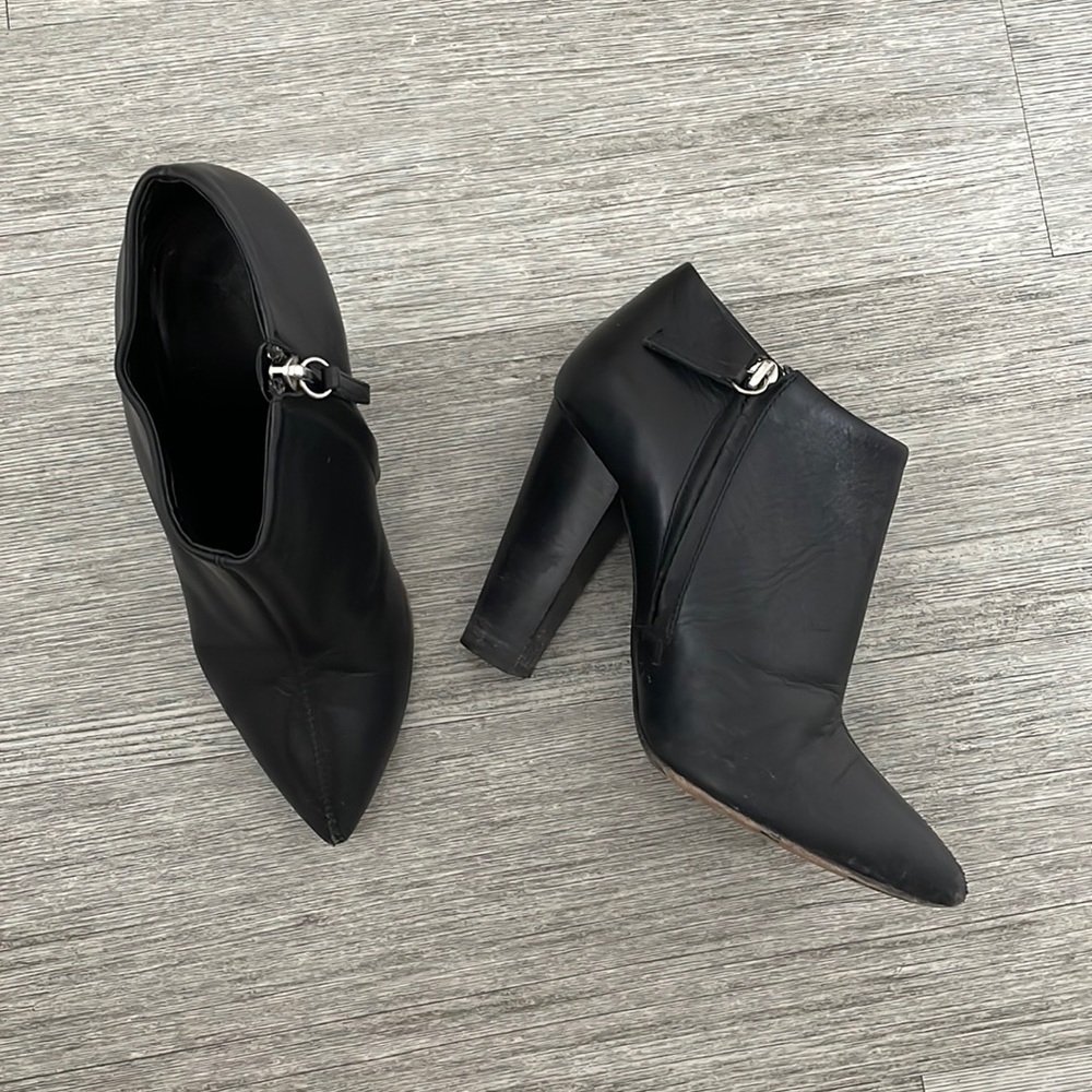 SOLD Black leather Giuseppe Zanotti ankle booties size 37